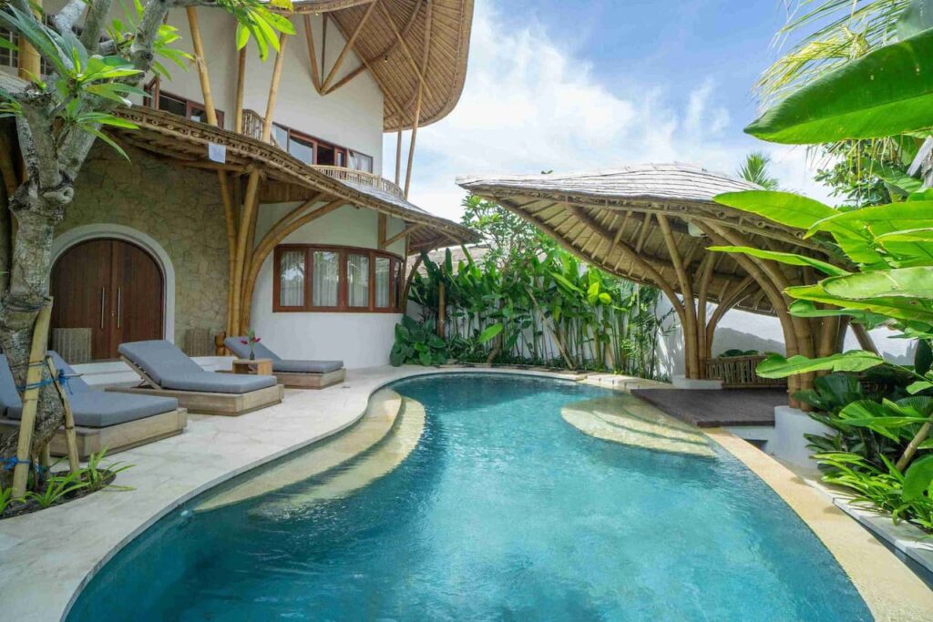 Best Bali villa features guests rave about — infinity pool with a view